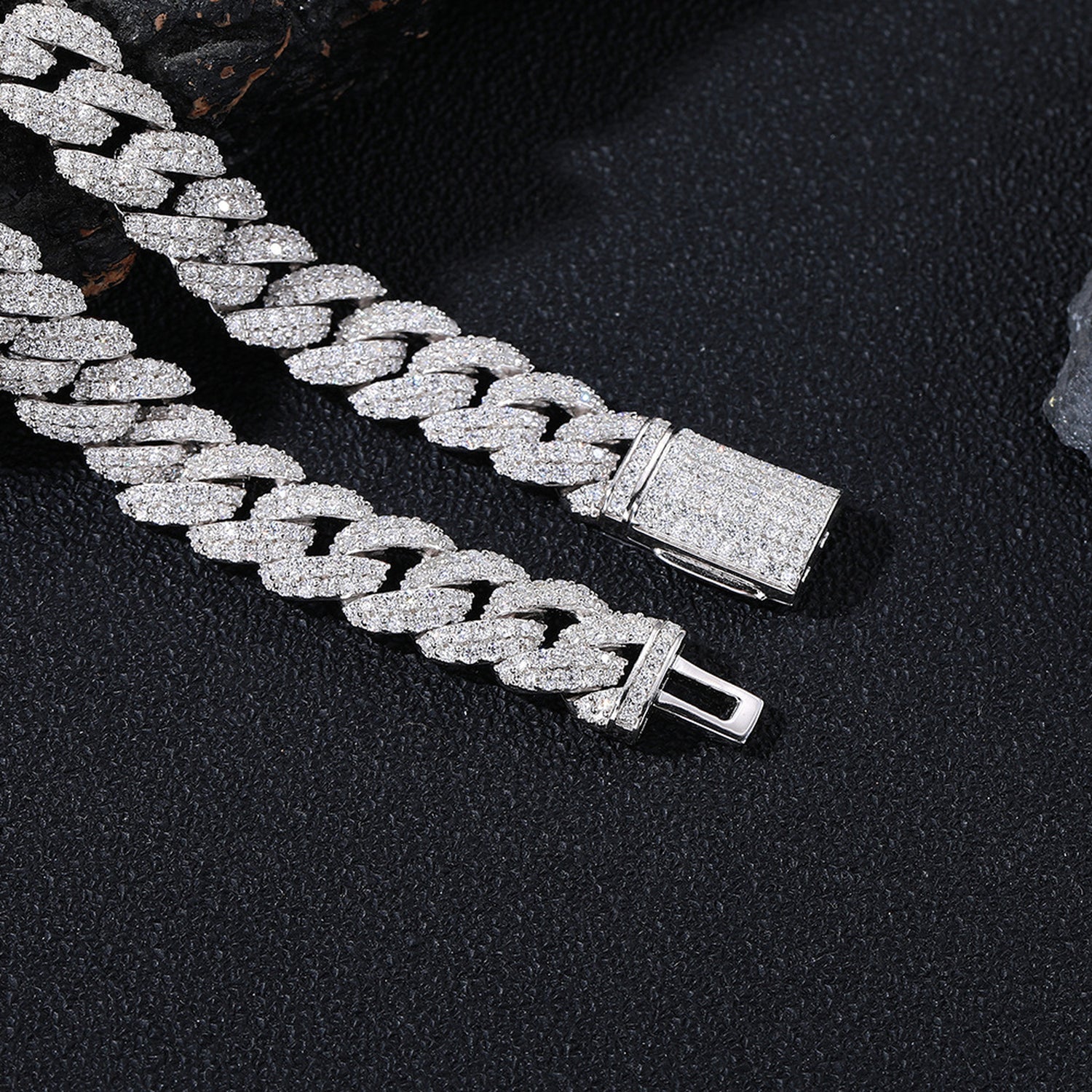 10mm 925 sterling silver moissanite Cuban chain box clasp and link detail