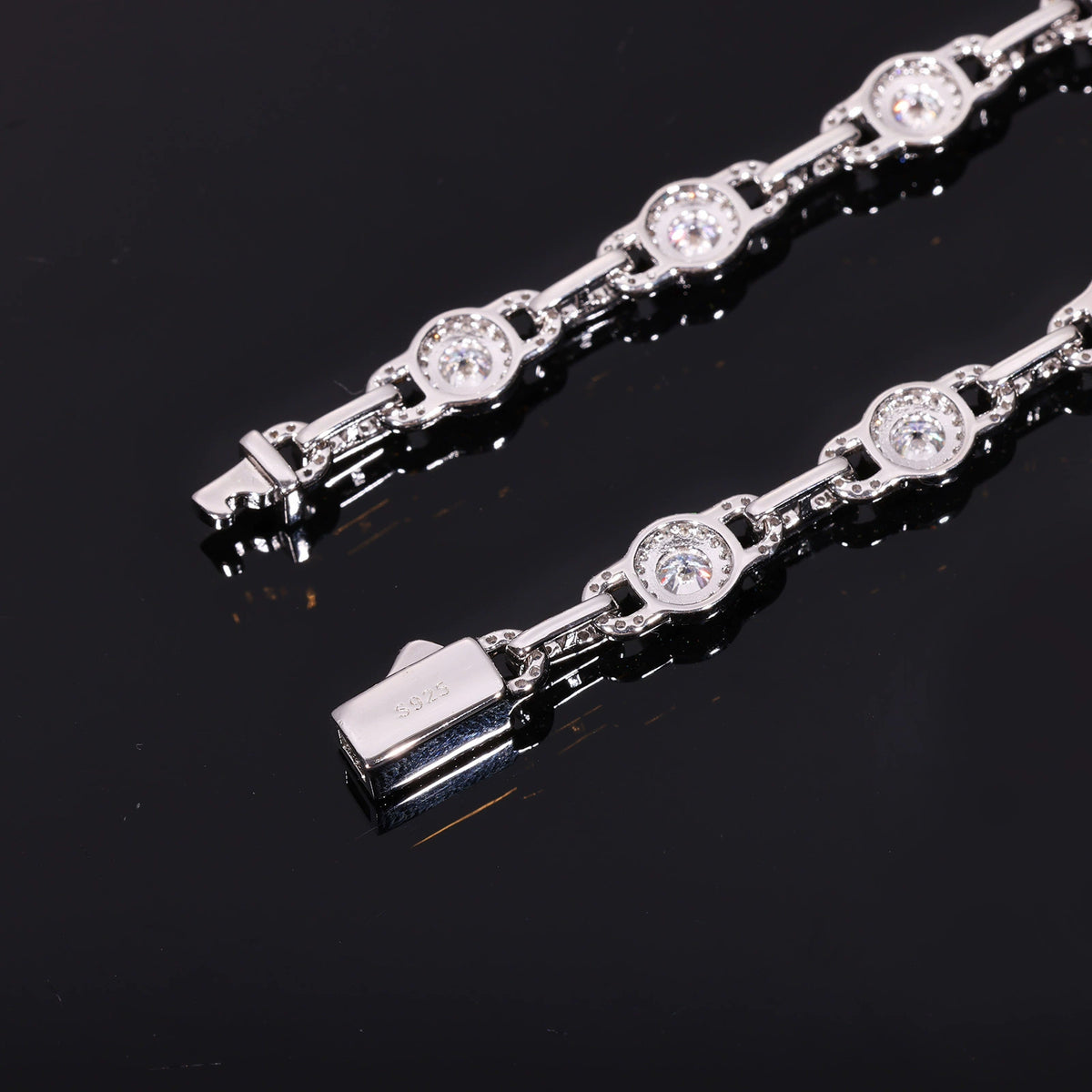 Reverse of the round halo links and box clasp beside a front-facing chain segment