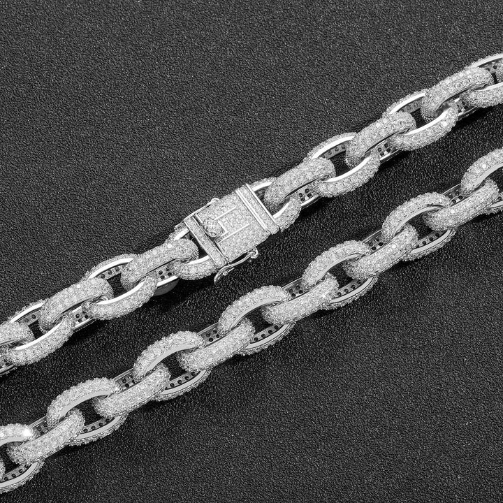 Silver iced O-link chain and box clasp detail