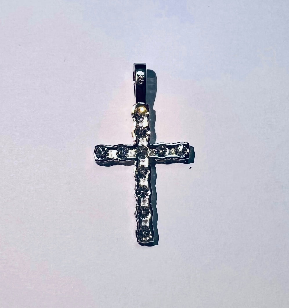 2-6.5mm VVS1 Moissanite 925 Sterling Silver Cross Pendant
