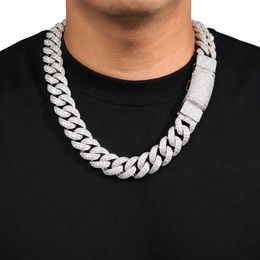 Person wearing a large silver chain 