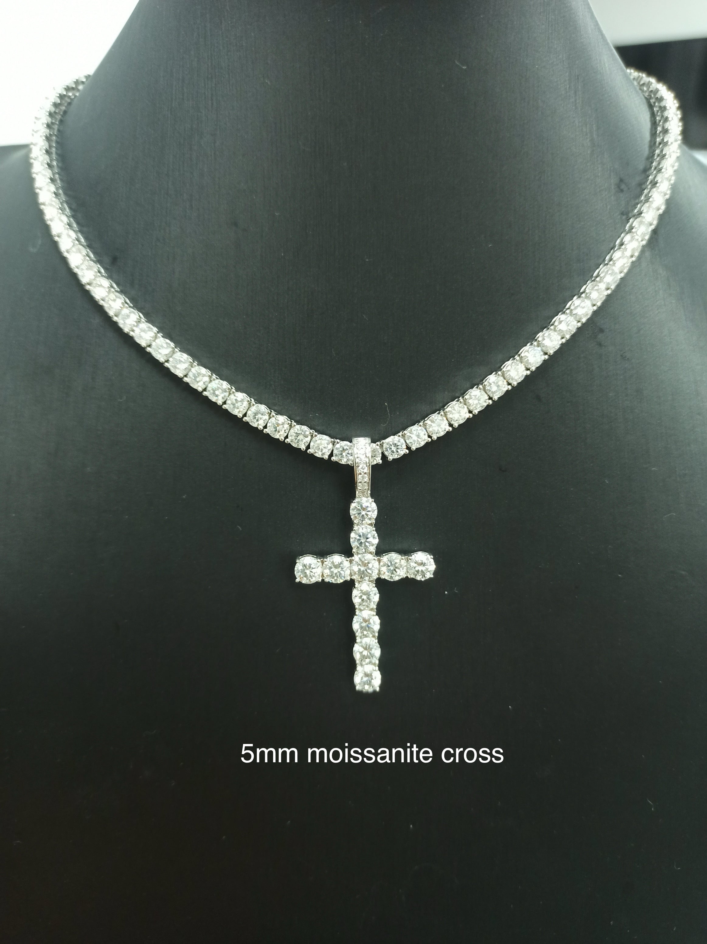 2-6.5mm VVS1 Moissanite 925 Sterling Silver Cross Pendant