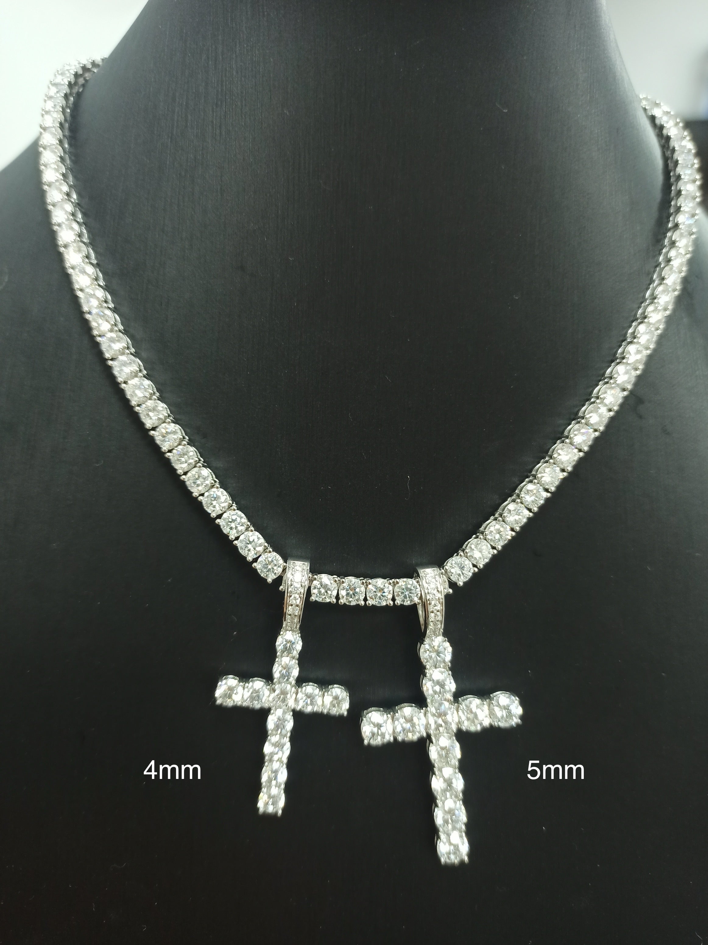 2-6.5mm VVS1 Moissanite 925 Sterling Silver Cross Pendant