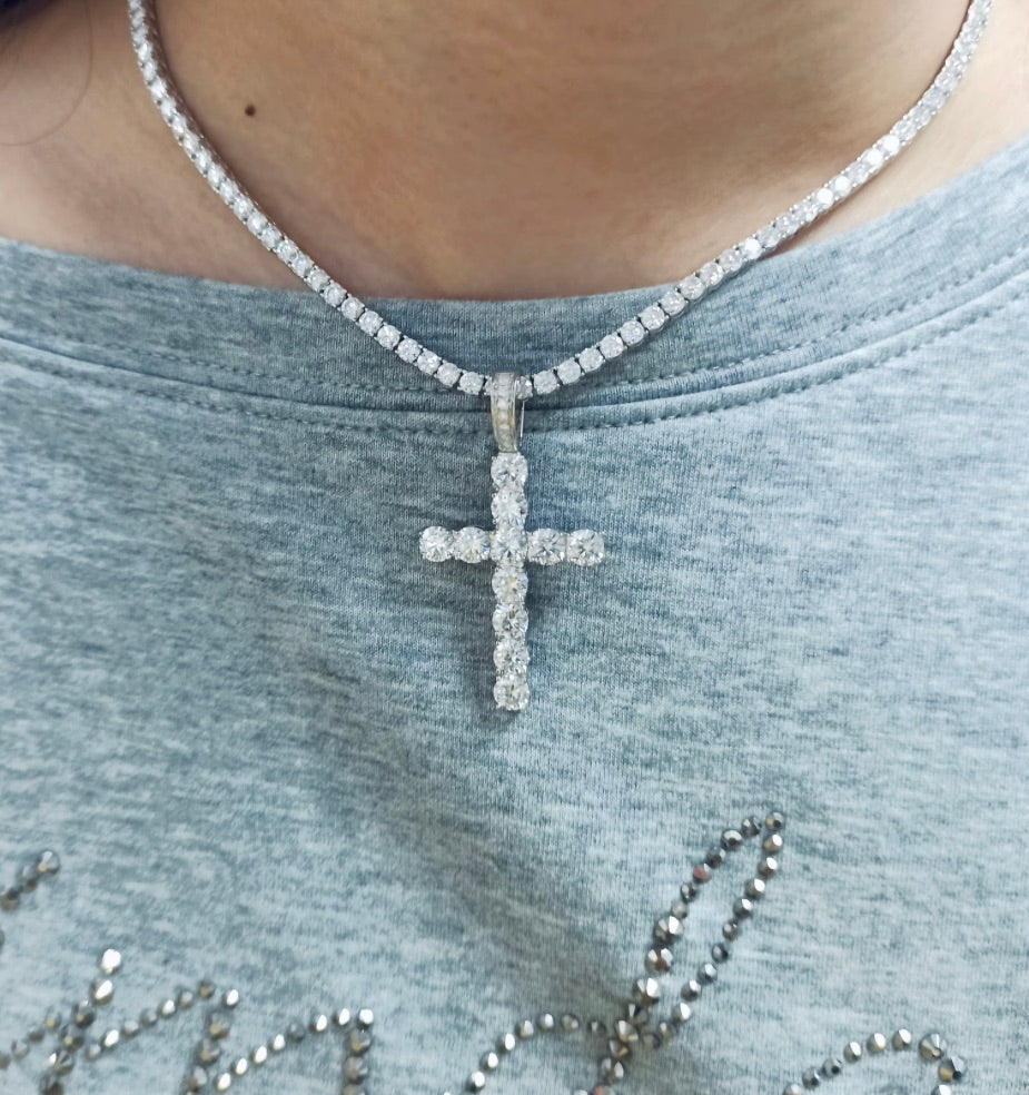 2-6.5mm VVS1 Moissanite 925 Sterling Silver Cross Pendant