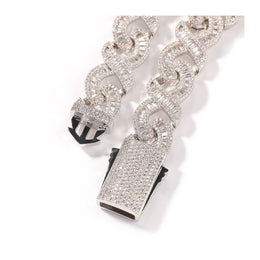 Infinity link bracelet box clasp detail