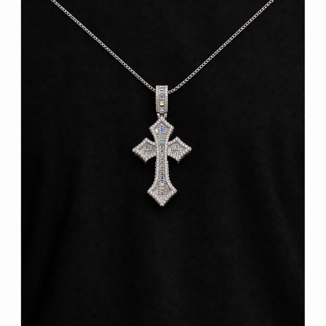 Pendentif croix gothique pavé en moissanite – Argent 925